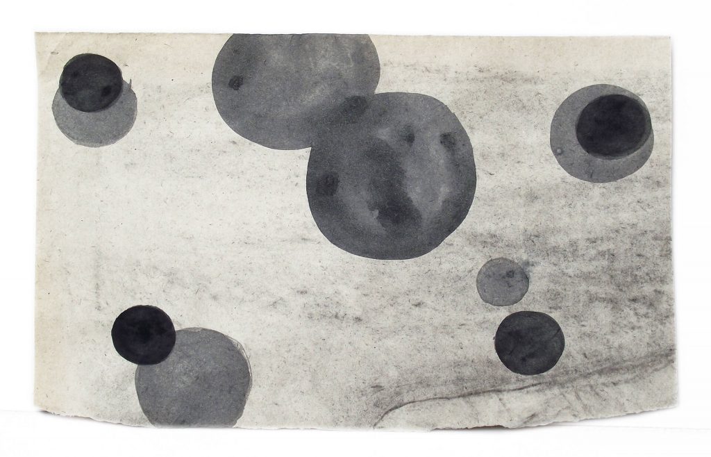 gömbök mozgásban 1983, sorozat, (20x30, változó), szén akril papír